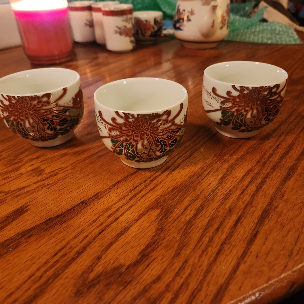 Vintage 1970s Japanese Kozan Gama Sake Cups Set of 3 with Floral Design & Stamp